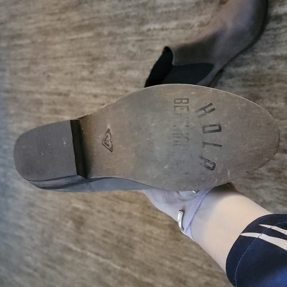 Boots - Picture 2 of 7